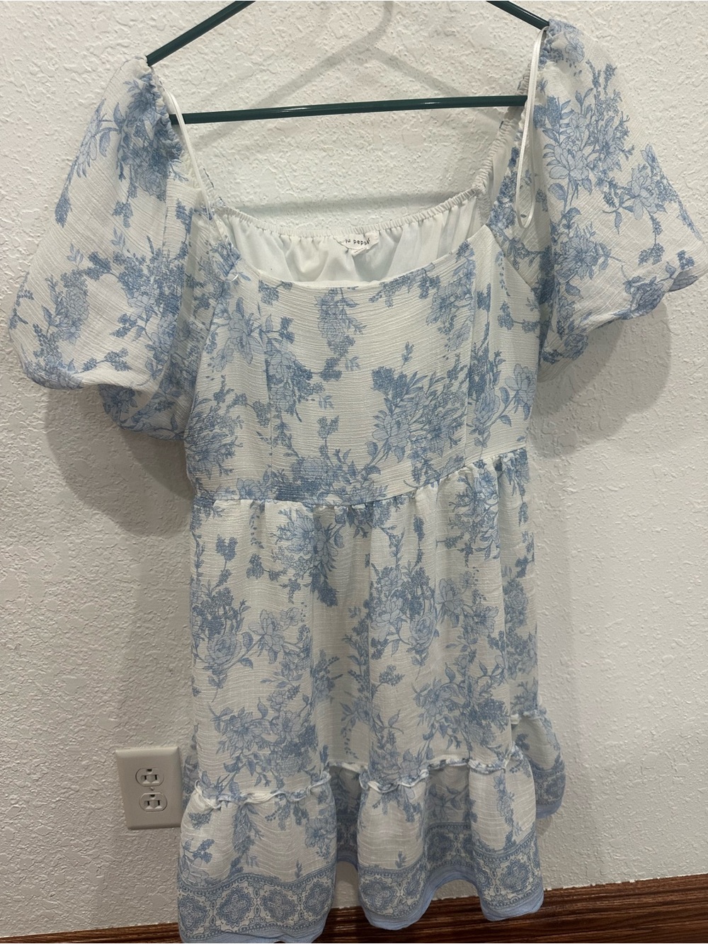 Women’s mid dress size large